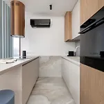 Lejlighed Klimatyzowany Blisko Parku W Krakowie Z 3 Sypialniami, Wanna I Parkingiem By Renters Prestige